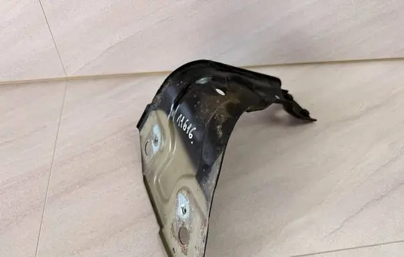 Volkswagen PASSAT B7 Fender mounting bracket 3AA821142