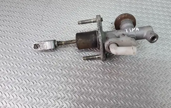 Nissan Almera Tino Clutch master cylinder