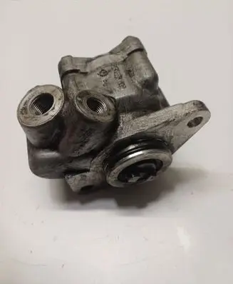 Iveco Daily 35.8 - 9 Power steering pump 7682955133