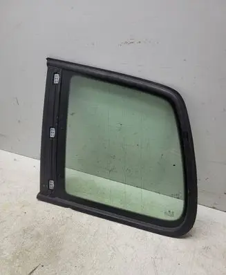 Volkswagen Touran I Rear side window