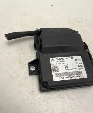 Volkswagen PASSAT B7 Hand brake control module 18233201A 3AA907801G