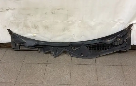 Ford Mustang VI Wiper trim FR3B63018A15