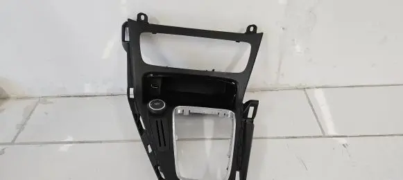 Ford Focus Gear shifter surround trim plastic F1EBA044C82AGW