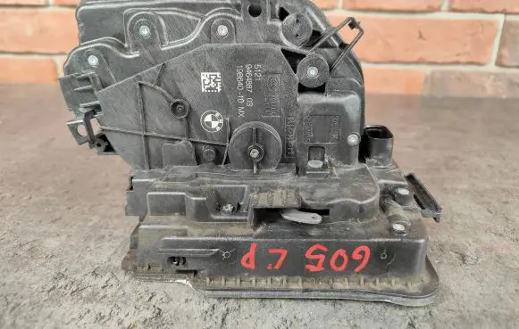 BMW X5 G05 Front door lock 9464887 5121 19864010