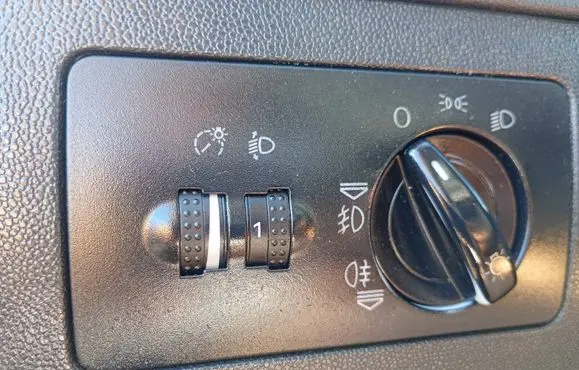 Skoda Fabia Mk1 (6Y) Light switch