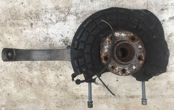 Maserati Ghibli Front wheel hub 670001805