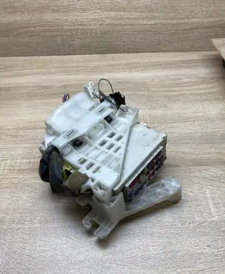 Toyota Prius (XW30) Fuse module 8922147110