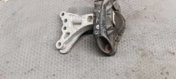 Peugeot 208 I Engine mount bracket 9676780580