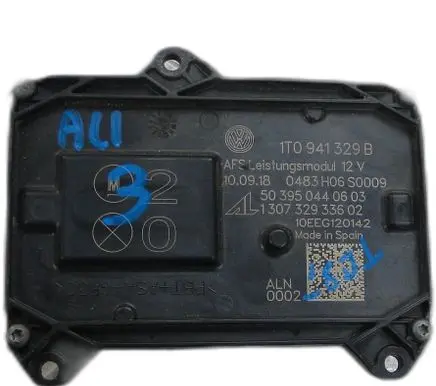 Volkswagen Touran I Trunk lid opening control unit