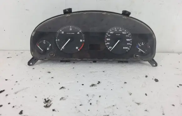 Peugeot 406 Speedometer (instrument cluster) 81115607