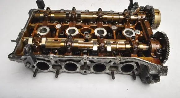 KIA Carens II Engine head G4KA