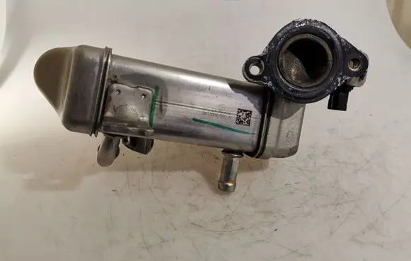 Opel Vivaro EGR valve cooler 147350678R 07217A0309