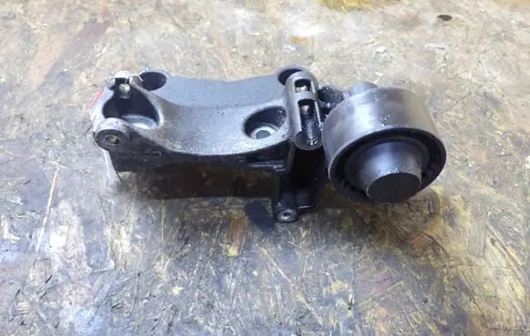 Renault Scenic III - Grand scenic III Generator/alternator bracket 117102017R