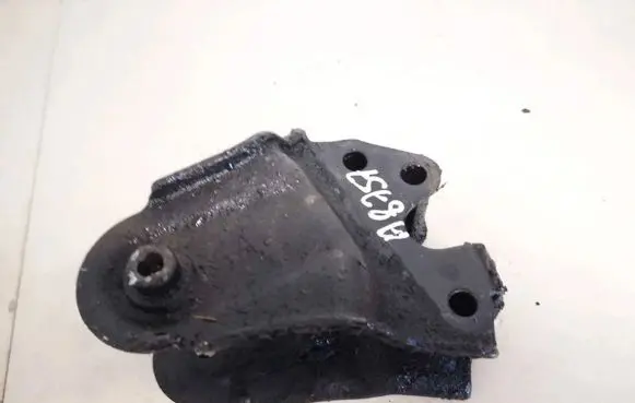 Chevrolet Captiva Engine mounting bracket
