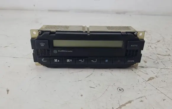 Volkswagen PASSAT B5 Climate control unit 1J0907044