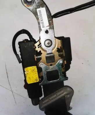 Nissan Micra Front seatbelt 33028567 86884AY301