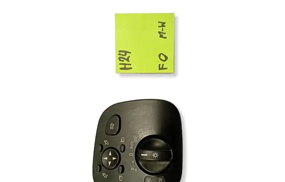 Mercedes-Benz C W203 Headlight level height control switch Q07