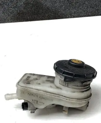 Brake fluid reservoir