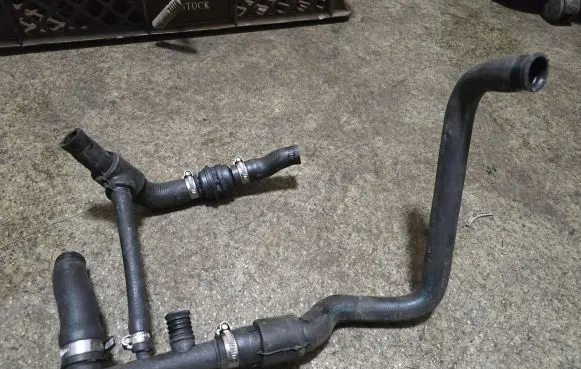BMW 5 E39 Coolant pipe/hose 6421836255