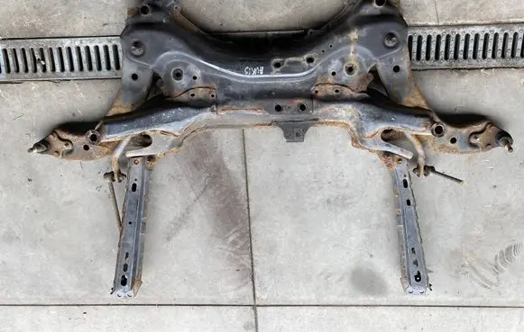 Toyota Auris E180 Front axle beam