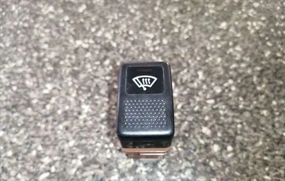 Subaru Outback Windscreen/window heater switch