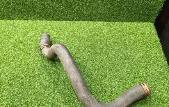 Coolant pipe/hose