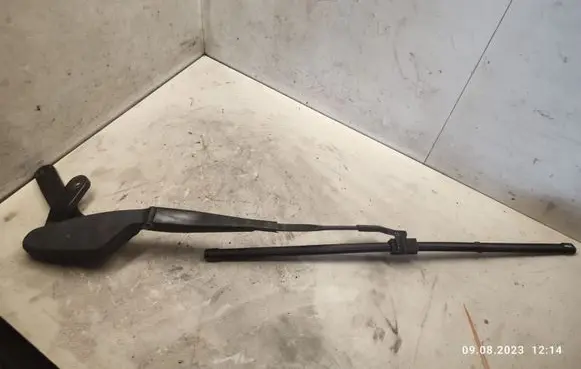 Mercedes-Benz C W204 Front wiper blade arm