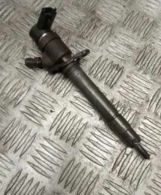 Volvo S60 Fuel injector 8658352