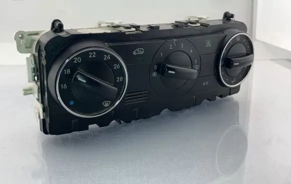 Mercedes-Benz B W245 Climate control unit A1698301785 69780012 0710232B0