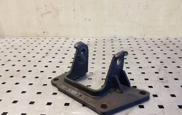 KIA Sorento Engine mounting bracket