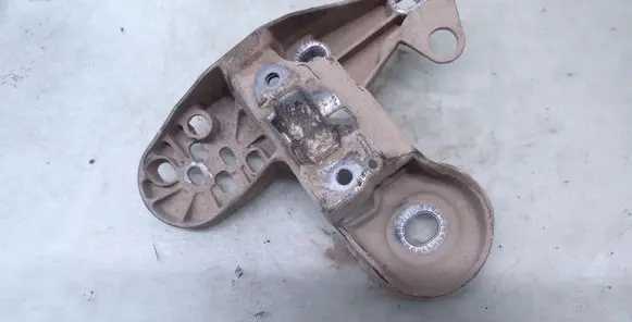 Volkswagen PASSAT B5 Engine mounting bracket 4B0199351B