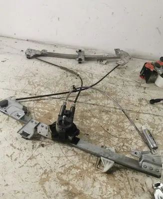 Citroen Berlingo Front door manual window regulator 
