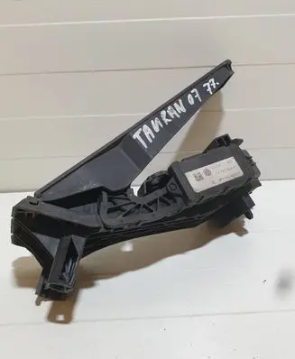 Volkswagen Touran I Accelerator throttle pedal 1T1721503H 6PV00868900