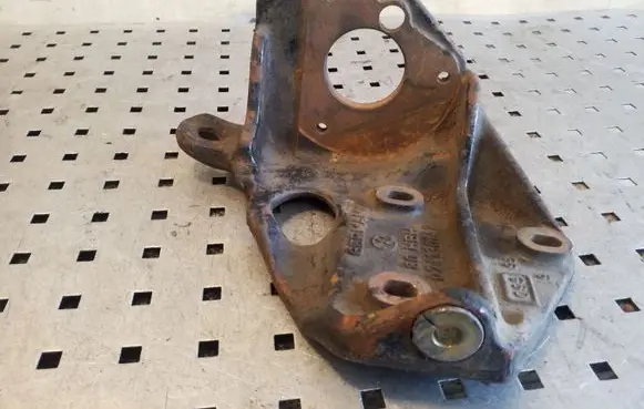 Volkswagen Transporter - Caravelle T4 Fuel pump bracket 074130147