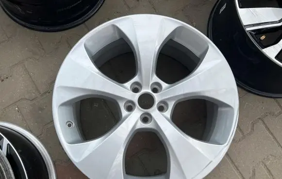 Jaguar E-Pace R20 alloy rim 