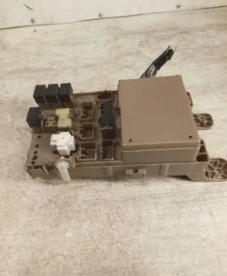 Toyota Corolla Verso E121 Fuse module 8264113040 2323000231