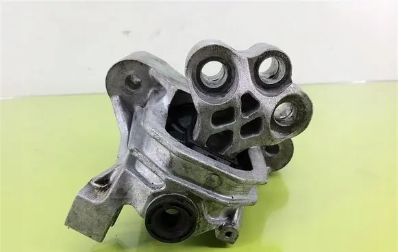 Fiat Bravo Engine mounting bracket 