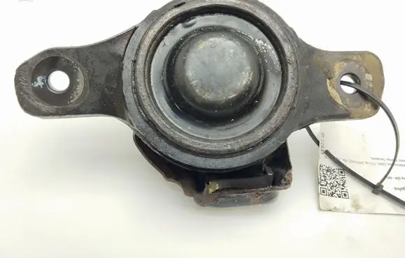 Subaru Legacy Engine mount bracket