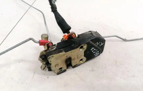 Chrysler PT Cruiser Front door lock