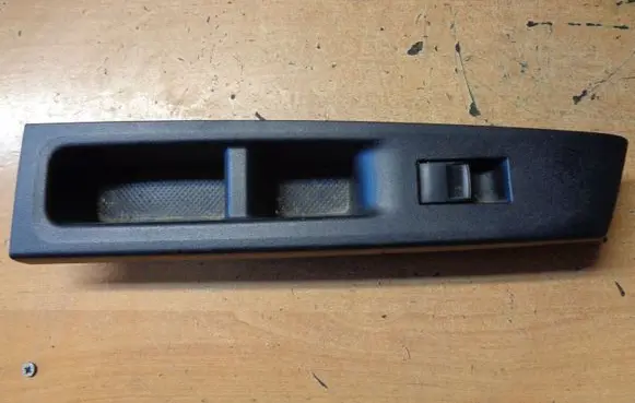 Toyota Yaris Electric window control switch 742320D320