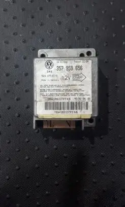 Volkswagen PASSAT B3 Airbag control unit/module 357959656 5WK40758391