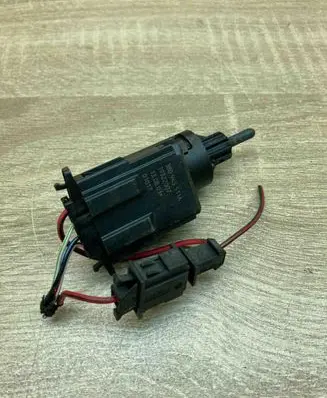 Volkswagen PASSAT B5.5 Brake pedal sensor switch 3B0945511A 19322007