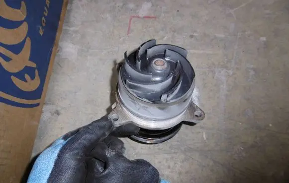 Ford Transit VII Water pump 