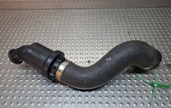 Mercedes-Benz C W204 Intercooler hose/pipe S26371791 A2045286682 A6511400087