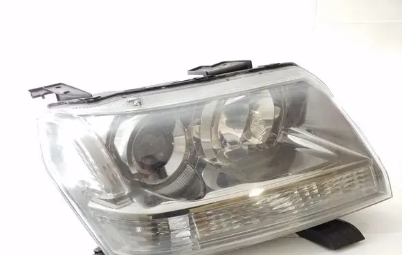 Suzuki Grand Vitara II Headlight/headlamp KOITO10059079