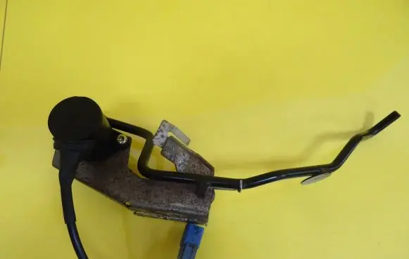 Opel Frontera B Accelerator throttle pedal 0281002604
