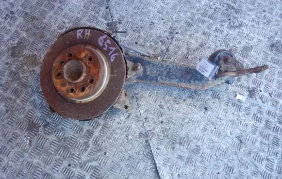 Rear wheel hub spindle/knuckle
