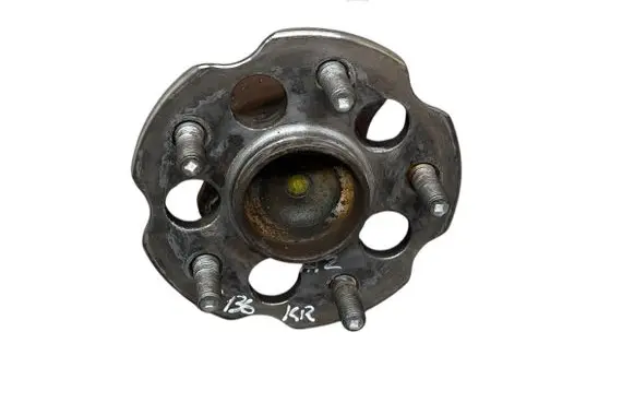 Toyota Verso Rear wheel hub 424500F020