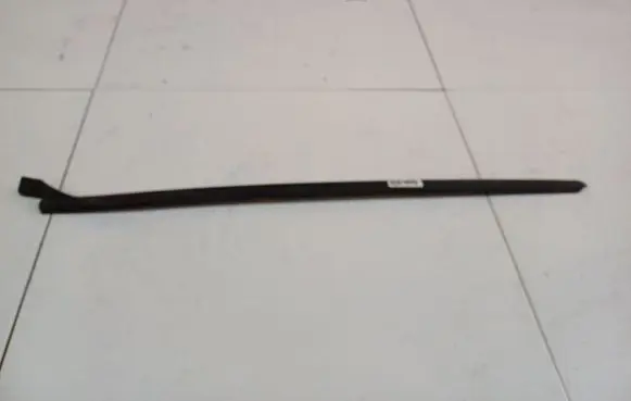 Front door glass trim molding