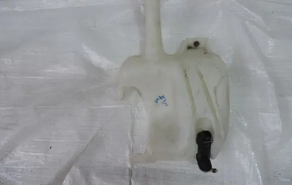 Windshield washer fluid reservoir/tank